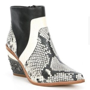 Gianni Bini Eviee Snakeskin Boots